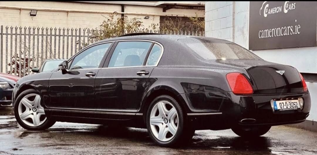 Bentley Limousine side view